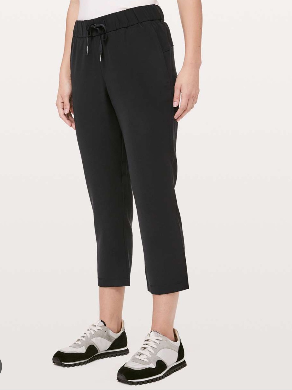Lululemon Sz 8 Pants On The Fly Crop *Woven 23"
Black Cropped Drawstring Casual.